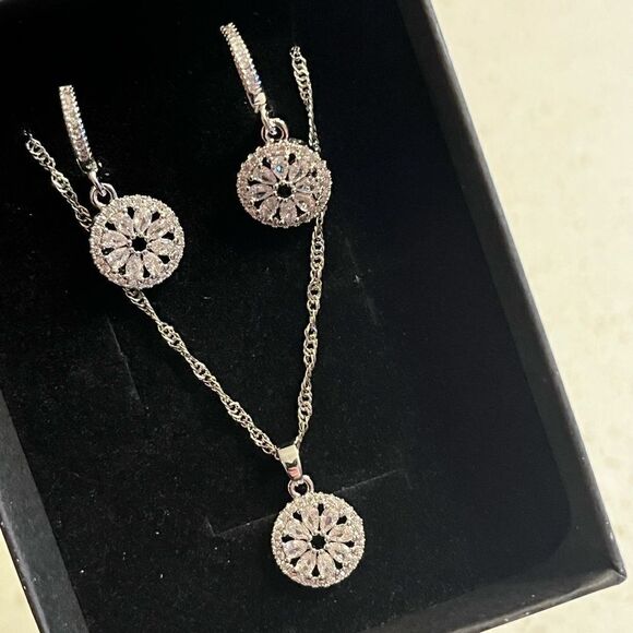 3pcs/set Elegant Flower Shaped Cubic Zirconia Jewelry Set With Jewelry Gift Box - Picture 7 of 11